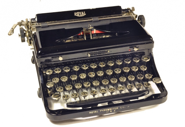 From the Virtual Typewriter Collection of Rob Bowker: 1934 Royal Model O Portable Standard