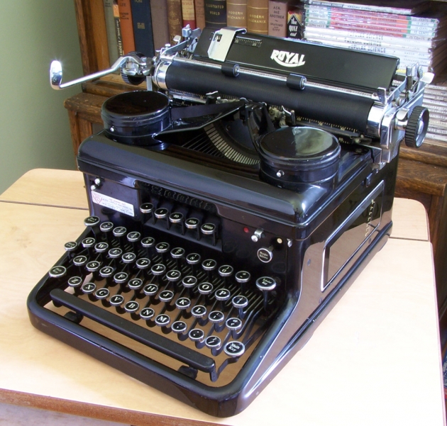 1935 Royal H Typewriter #H-1729627 TWDB