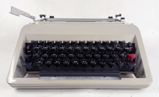 Olivetti "Studio 45" from the front... Olivetti "Studio 45" from the front...