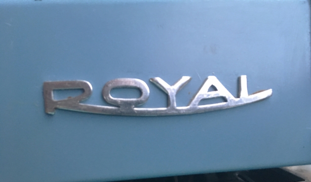 Royal "Safari deluxe" logo badge...