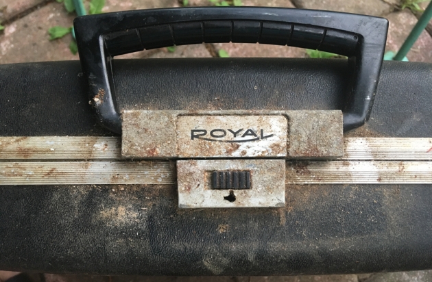 Royal "Safari deluxe" ... When you spend $5 on a typewriter, this is the before picture.