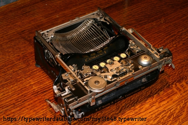 At the 2018 Typewriter Day event I hosted, everyone was amazed at this folding trick.