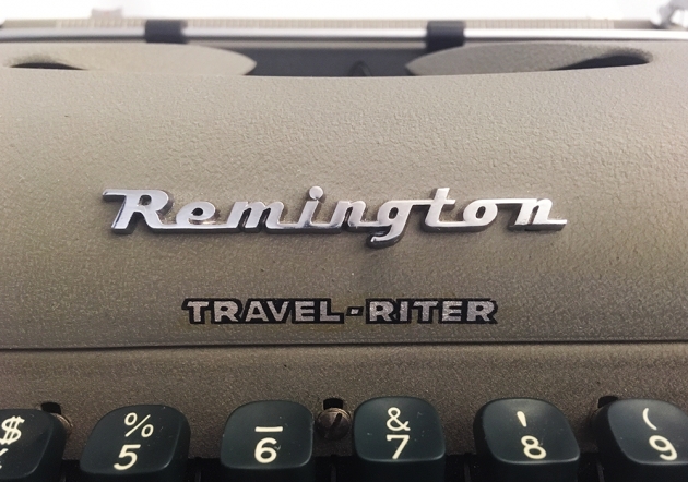 Remington "Travel-Riter" logo on the front...