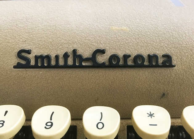 Smith-Corona "Silent Super" from the front (logo detail)...