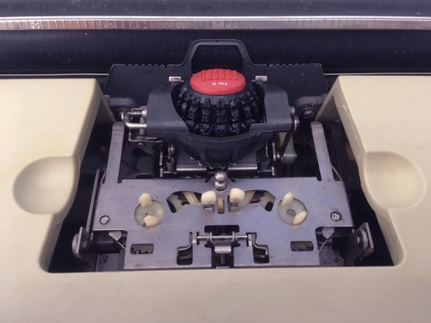 Olivetti "Lexikon 82" from under the hood/cart...