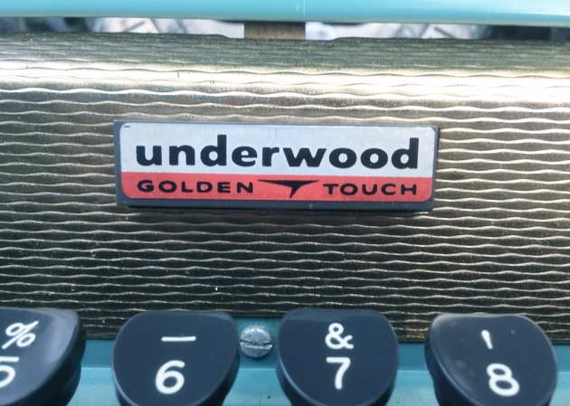 Underwood "De Luxe" (Golden Touch) maker logo on the front,,,