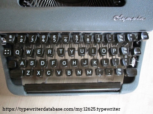 UK keyboard, no number '1' or zero '0'  as standards but interestingly there is a $ key.  Tab key present, if it hasn't got one, it isn't an SM3