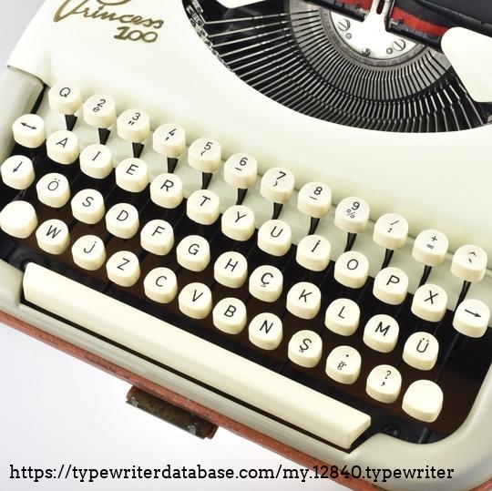 Note the AIERTY Keyboard / Differs from the FGGIO Keyboard.
Photo from  Mr. & Mrs Vintage Typewriter