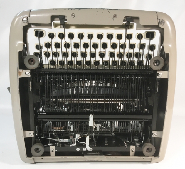1965 Royal 890 on the Typewriter Database