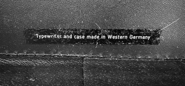 Olympia "SM9" travel case (detail)...
