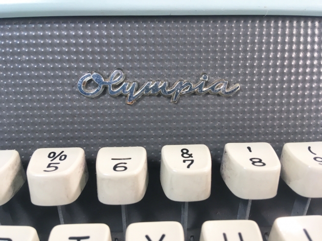 Olympia "SM7" from the logo on the front...