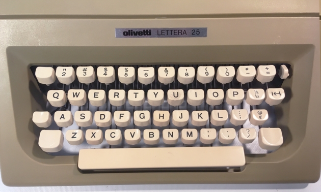 Olivetti "Lettera 25" from the keyboard...