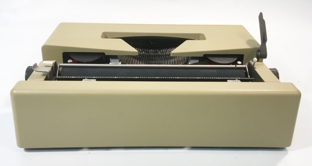 Olivetti "Lettera 25" from the back...