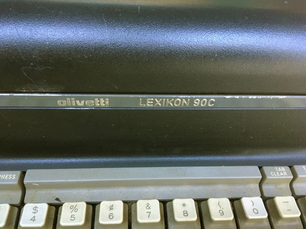 Olivetti "Lexikon 90C" logo on the front,,,