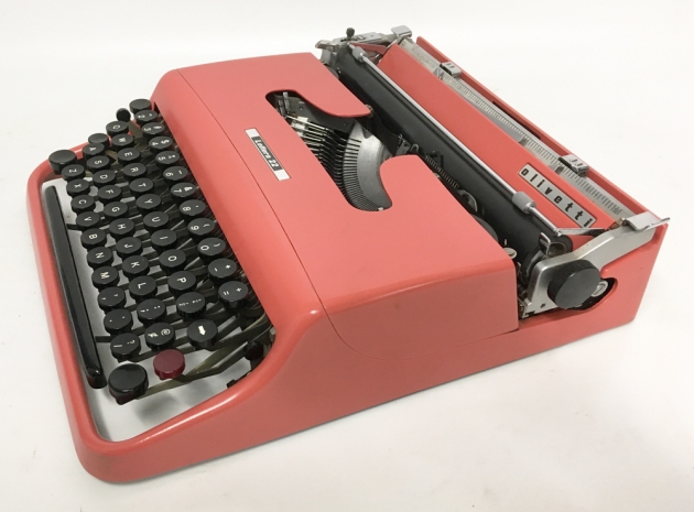 Olivetti Lettera "22" from the right side...