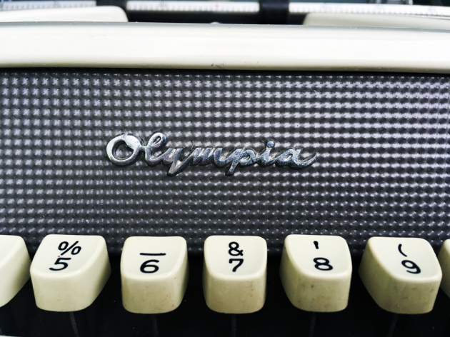 Olympia "SM7" from the logo on the front...