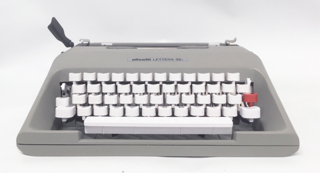 Olivetti "Lettera 35l"  from the front...