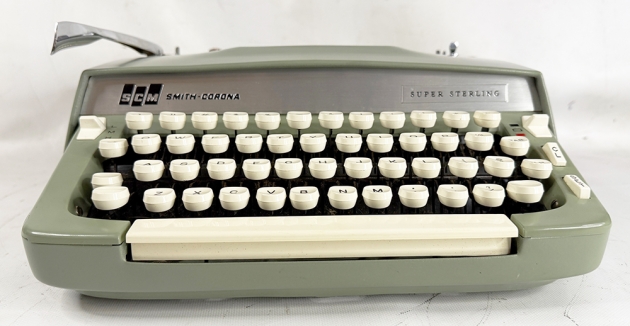 Smith Corona "Super Sterling" from the front... Smith Corona "Super Sterling" from the front...