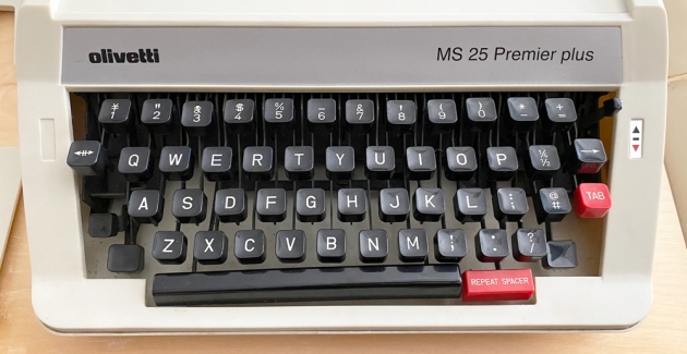 Olivetti "MS 25 Premier plus" from the keyboard...