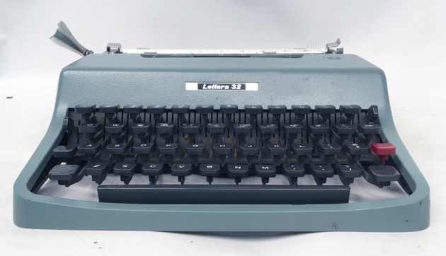 Olivetti "Lettera 32"  from the front...