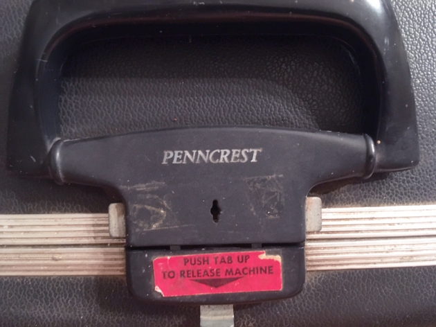 Penncrest (SCM) "Caravelle 10" detail of the travel case...