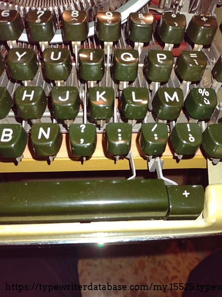 This photo shows best the color of dark green keys that appear in other photos blacks