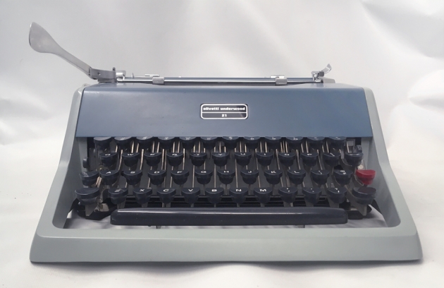 Olivetti-Underwood "21"  from the front...