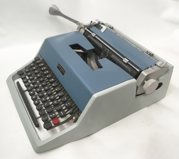 Olivetti-Underwood "21"  from the right side...