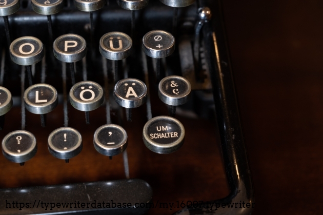 Various accent keys., The lever in the back right is for touch control.