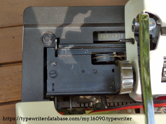 Location of the serial number on the Adler Gabriele 10: slide the carriage all the way to the right