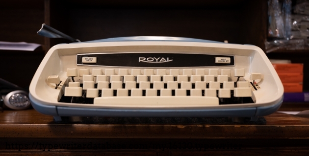 Front view of the machine. Tab set/clear buttons (named 'column' in Royal's terminology) visible to the left and right of the Royal logo. Front view of the machine. Tab set/clear buttons (named 'column' in Royal's terminology) visible to the left and right of the Royal logo.