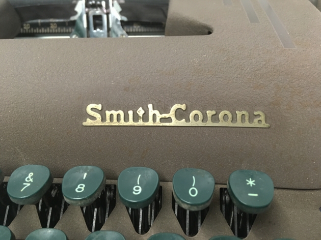 Smith-Corona "Silent" from the logo on the front...