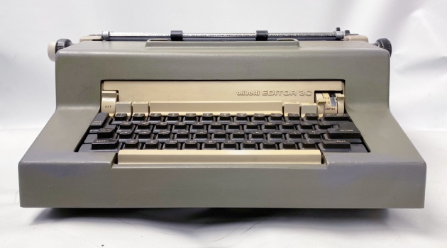 Olivetti "Editor 3C" from the front...