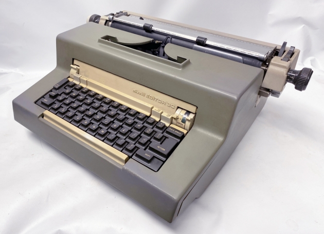 Olivetti "Editor 3C" from the right side...