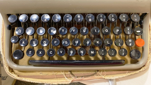 Olivetti "Lettera 22" from the keyboard...