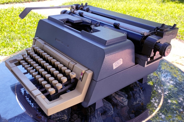 Olivetti "Linea 98" from the right side...