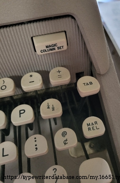 Close-up of right keys and magic column set button.