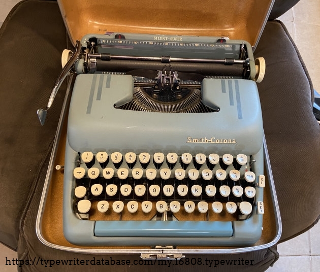 The Silent-Super in its case. The little lever to the left of the typewriter releases it.