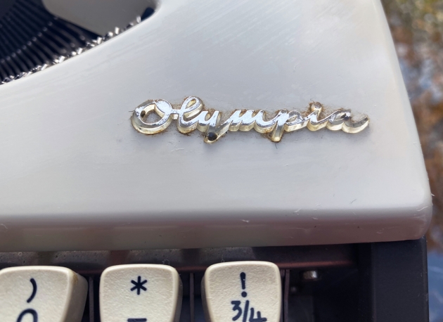 Olympia "SF De Luxe" from the logo on the top...