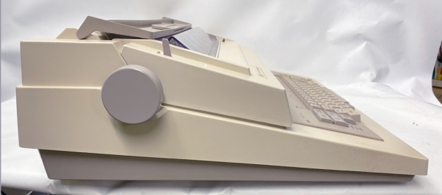 Xerox "6010 Memorywriter" from the left side...
