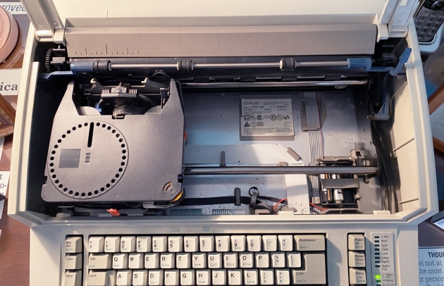 IBM "Wheelwriter 1000" from under the hood...