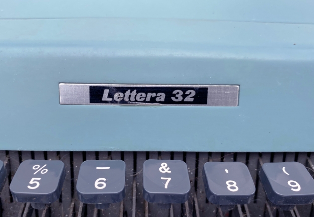 Olivetti "Lettera 32"  from the model logo on the front....