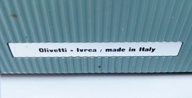 Olivetti "Lettera 32"  from the back (detail)....