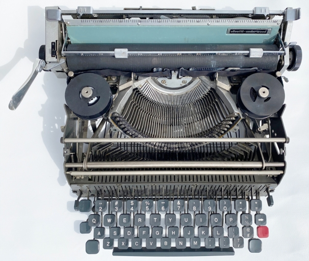 Olivetti "Lettera 32"  from the top....(naked)