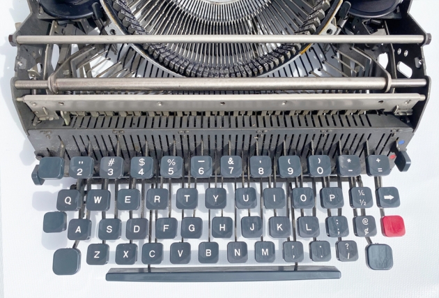 Olivetti "Lettera 32"  from the keyboard....(naked)