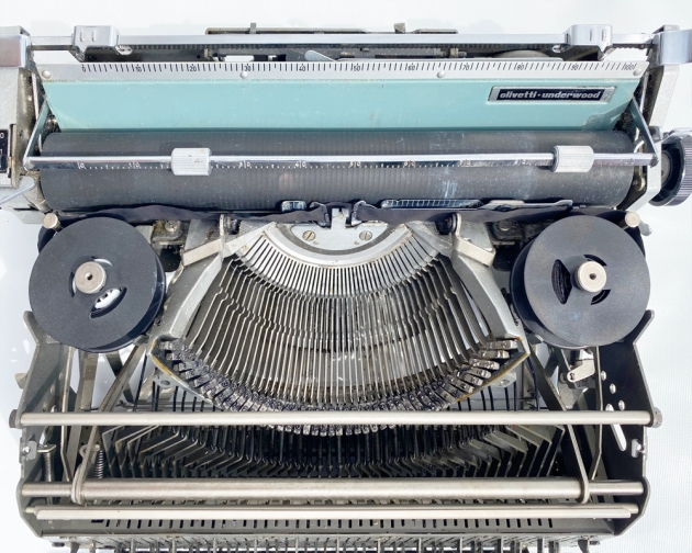 Olivetti "Lettera 32"  from under the hood....(naked)