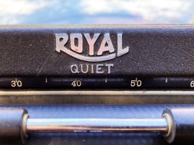 Royal "Quiet" detail of the logo on the top...