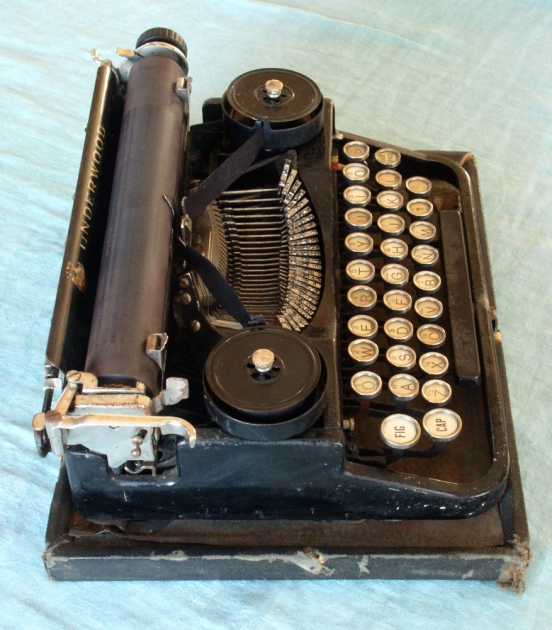 1922 Underwood Portable 3 Bank on the Typewriter Database