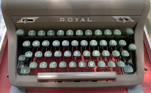 Royal "Quiet De Luxe"  from the keyboard...