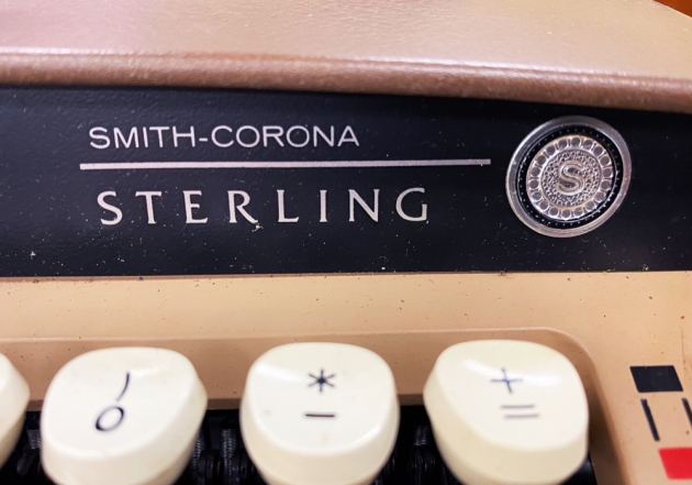 Smith Corona "Sterling" from the maker/model logo on the front...